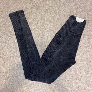 Never worn American Eagle leggings! XS LONG